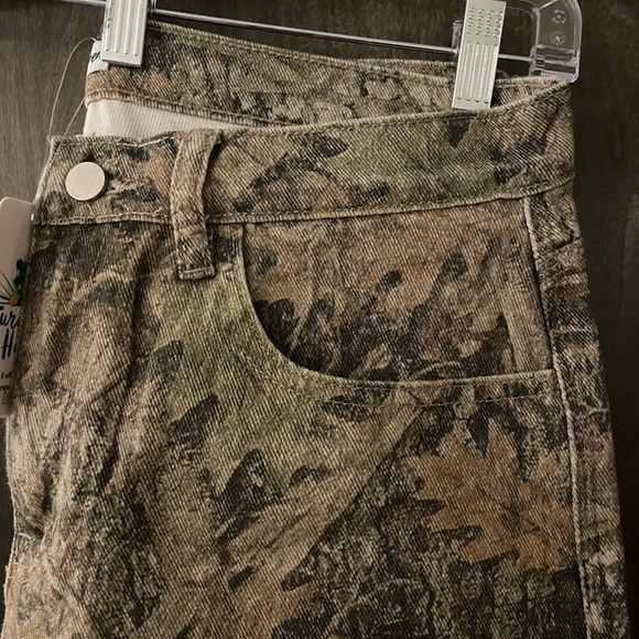 Camouflage Women’s Pants - Picture 4 of 4
